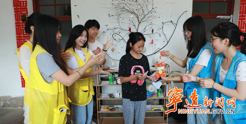 宁远:趣味课堂+积分拍卖 丰富儿童暑期生活_副本500.png 宁远:趣味课堂+积分拍卖 丰富儿童暑期生活_副本500.png
