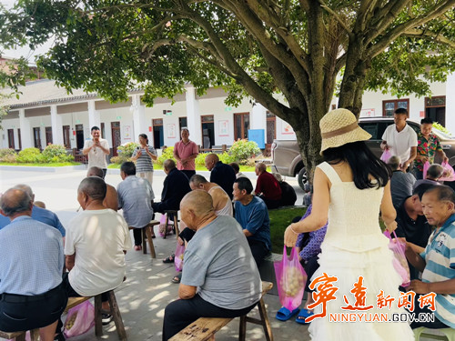 宁远县鲤溪镇:开展公益慰问活动_副本500.jpg 宁远县鲤溪镇:开展公益慰问活动_副本500.jpg