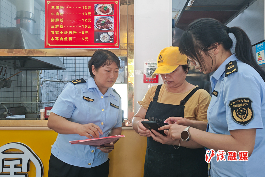 市监局发放外卖标签 (2).jpg 市监局发放外卖标签 (2).jpg