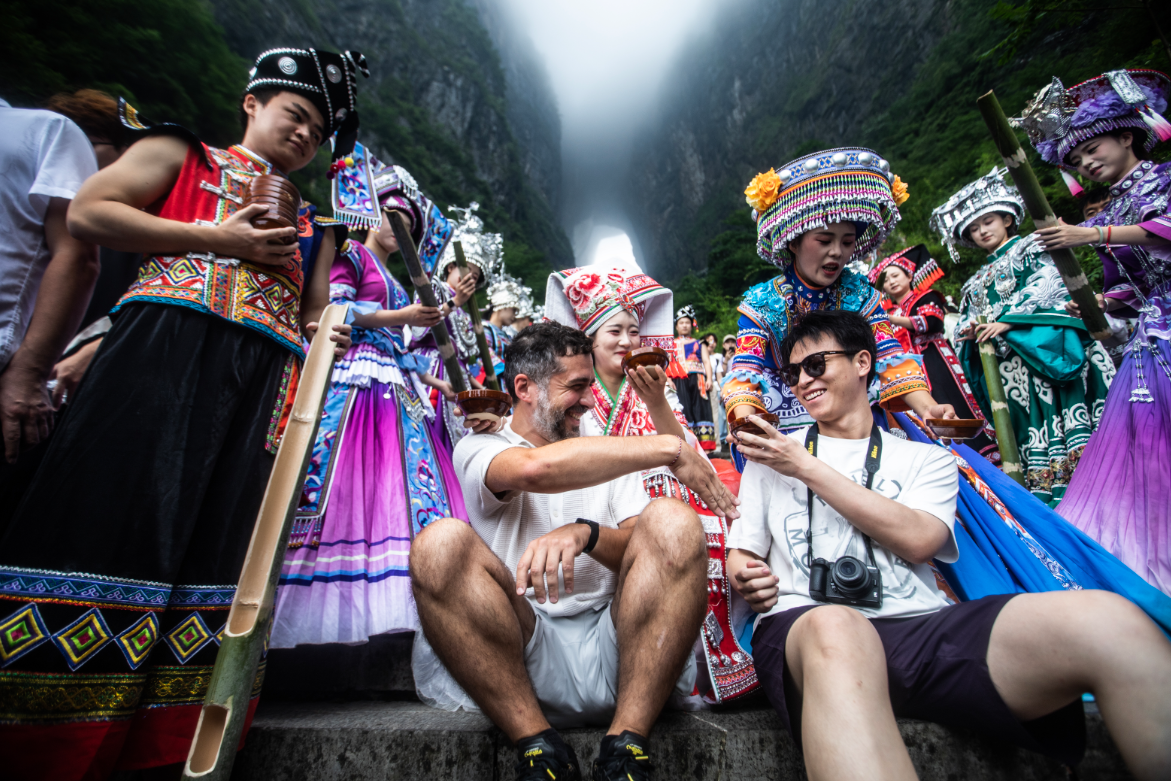 氛围感拉满！张家界天门山民俗盛宴点燃暑期出游热潮