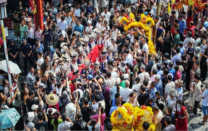 苗族赶秋，人潮如海！边城茶峒“热”力全开