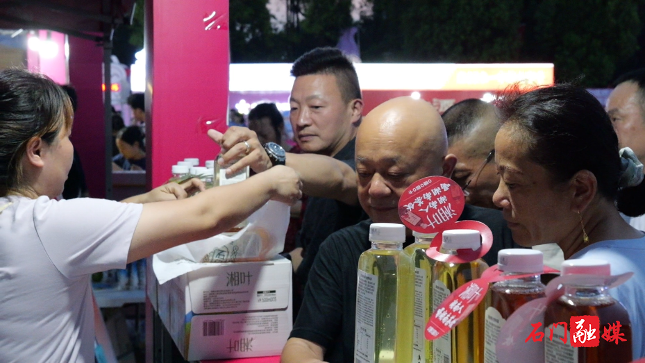 “湘叶”茶饮推出石门红茶、石门银峰首次亮相湘超赛场深受欢迎4.png