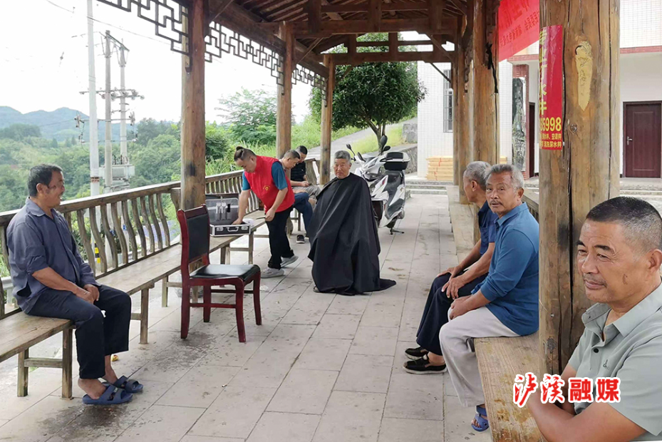 白羊溪免费理发.jpg2.jpg