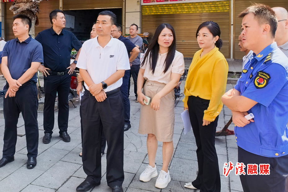 书记1.jpg 书记1.jpg