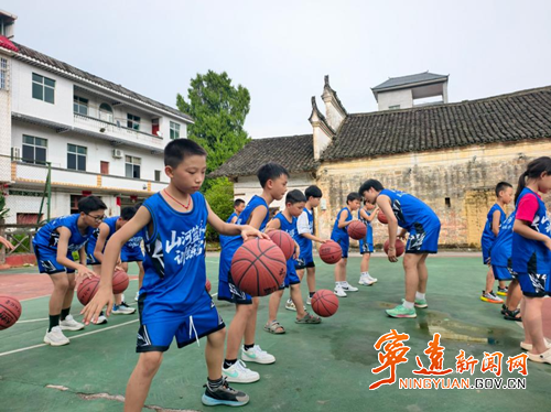 宁远县九疑瑶族乡:山河村公益篮球训练营开营_副本500.png 宁远县九疑瑶族乡:山河村公益篮球训练营开营_副本500.png
