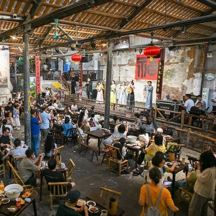 茶馆“加戏”,网红长沙更韵味