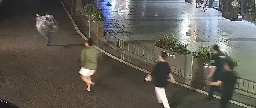 深夜街头的这场抓捕，干得漂亮！
