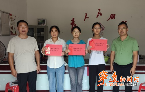 宁远县棉花坪瑶族乡:崇文重教育英才 村规民约润乡风_副本500.jpg 宁远县棉花坪瑶族乡:崇文重教育英才 村规民约润乡风_副本500.jpg