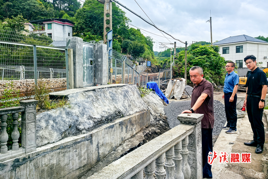陈永辉解放岩检查.jpg 陈永辉解放岩检查.jpg