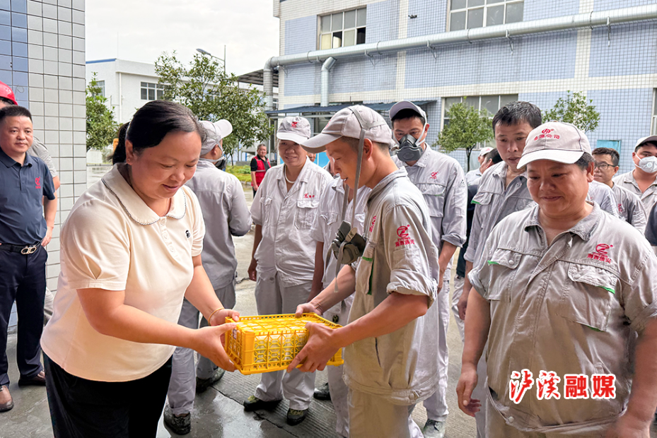 工会慰问 (1).jpg 工会慰问 (1).jpg