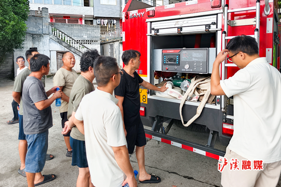 解放岩消防演练 (2).jpg 解放岩消防演练 (2).jpg
