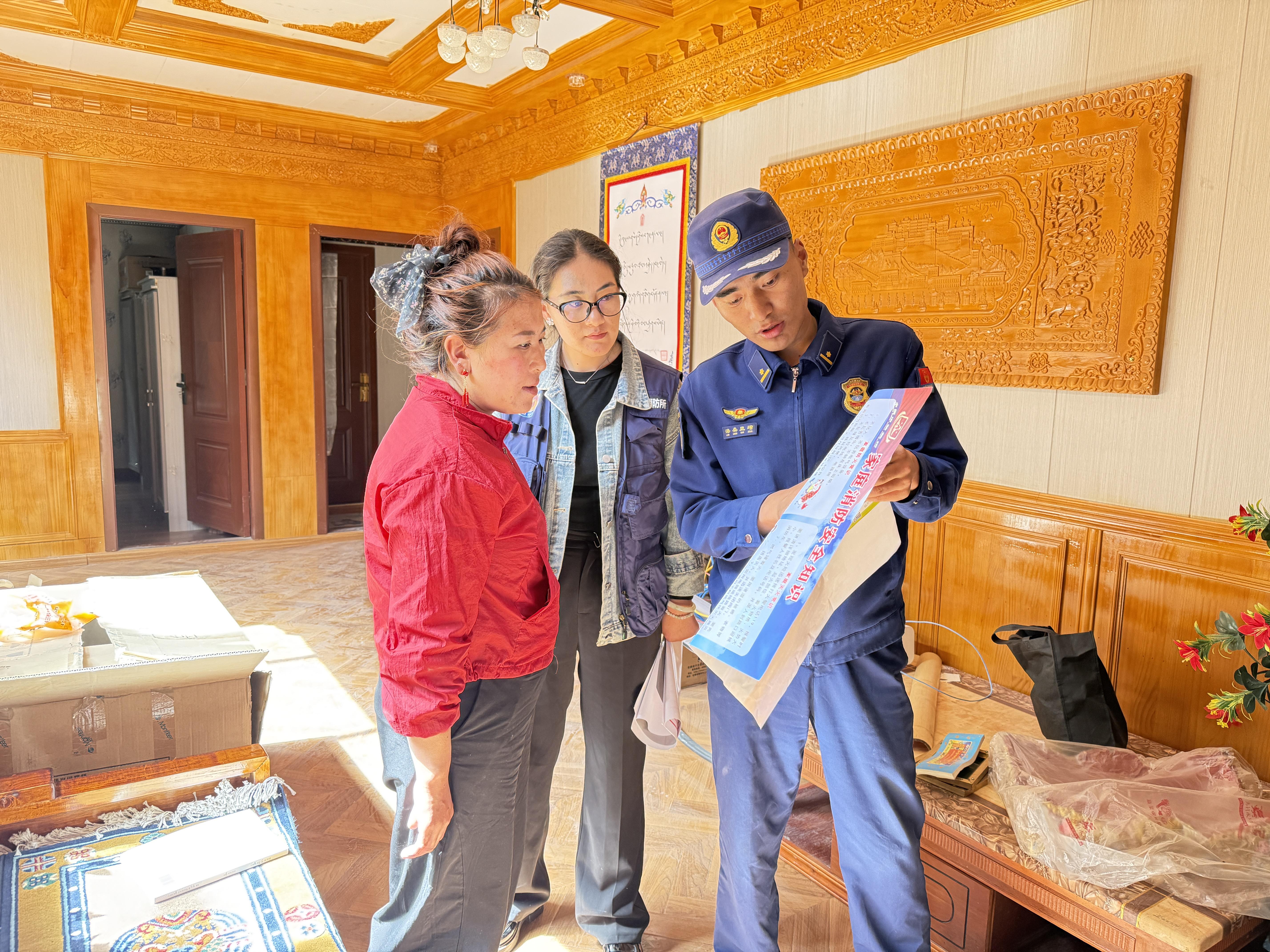 1606201366641996.jpg 图为民宿联合检查与入户宣传 (2).jpg