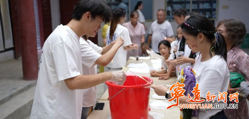 宁远:非遗美育进乡村 童心绽放艺术节2_副本500.jpg 宁远:非遗美育进乡村 童心绽放艺术节2_副本500.jpg