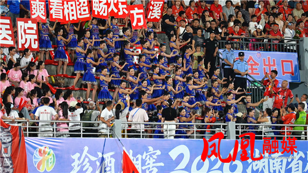 相机 观众 摇旗 表演 部分比赛[00_00_45][20260830-094234].jpg