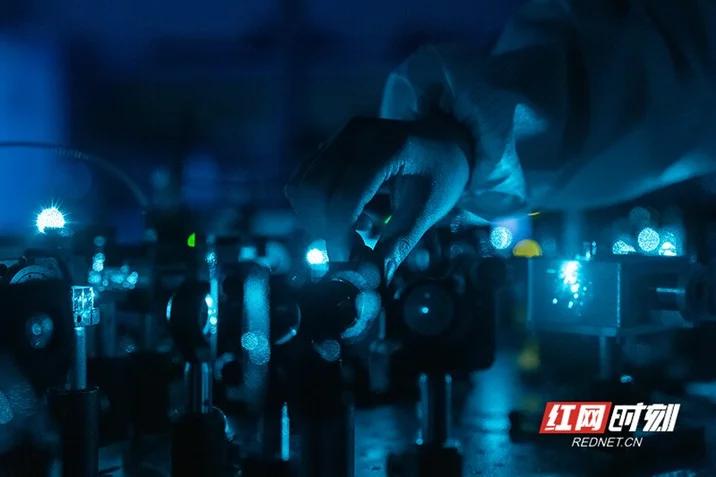 青春向“微”处，逐光量子科技