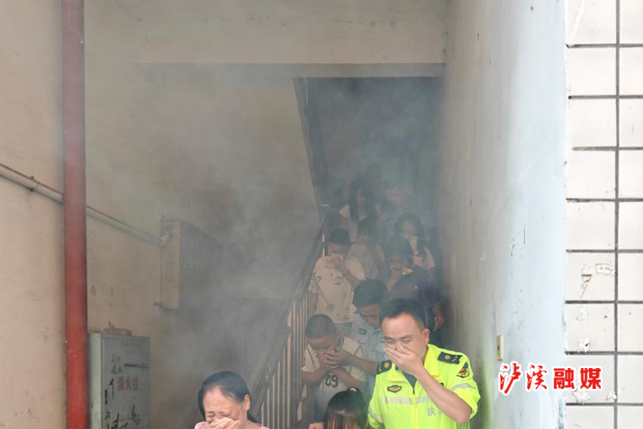兴隆场消防演练.jpg 兴隆场消防演练.jpg