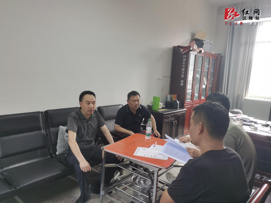 座谈.jpg 座谈.jpg