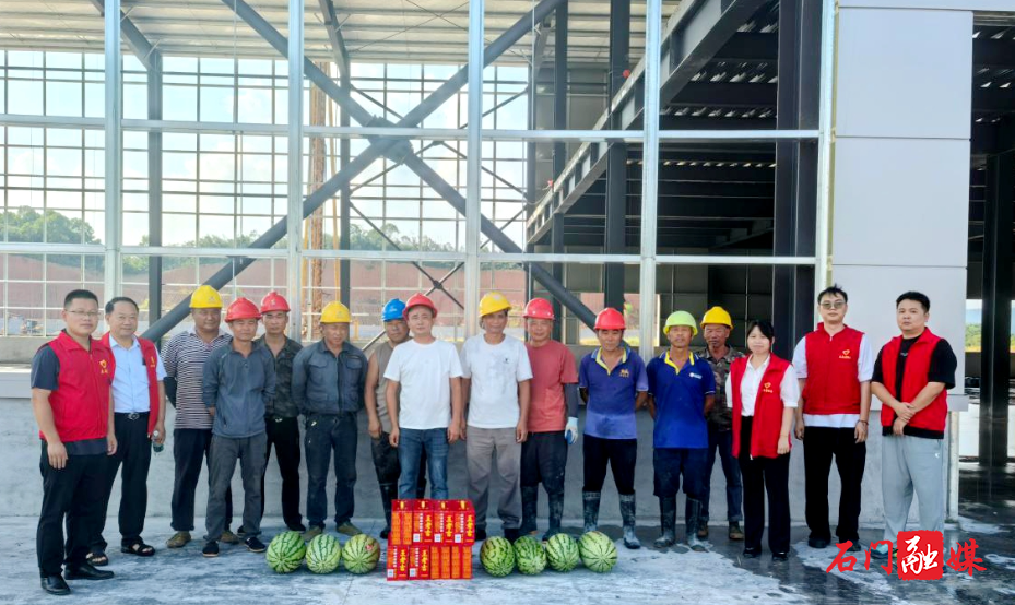 盛夏送“凉”到一线，党建暖心护安全2.jpg