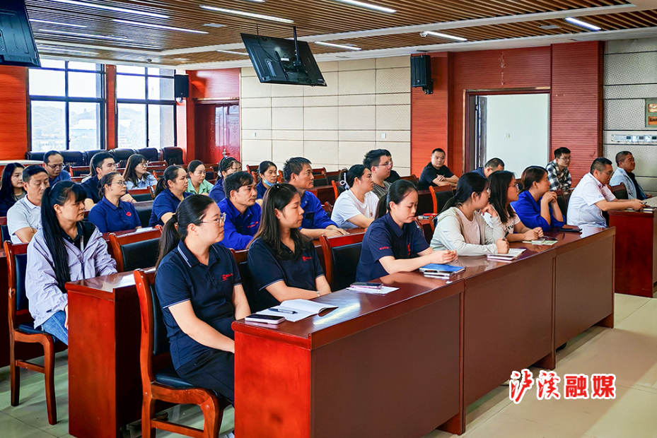 总工会劳模宣讲.jpg 总工会劳模宣讲.jpg