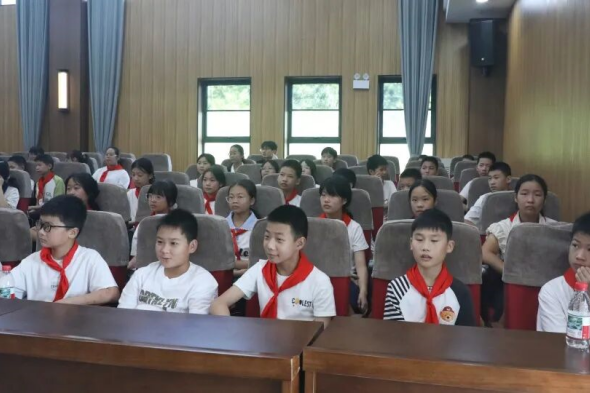 【开学第一课】当红色研学遇上法治宣讲！