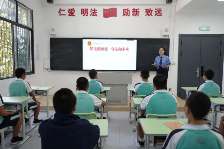 湘西州检察机关开展普法活动