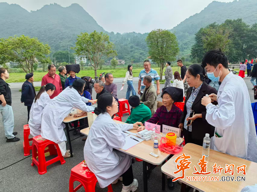 宁远：送医送戏润乡土 惠民服务暖瑶乡2_副本500.png