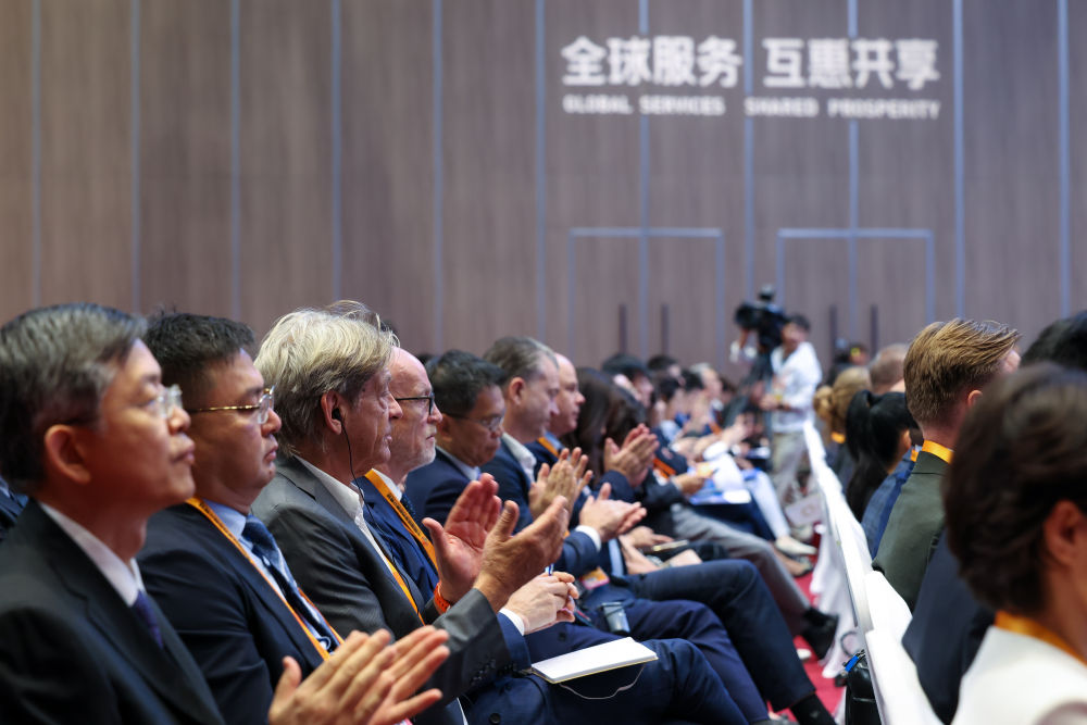 中国高水平对外开放促进全球服务贸易新发展