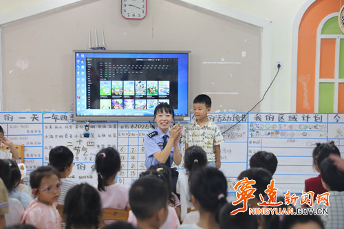 宁远县公安局:进校园上好“开学安全第一课”_副本500.jpg 宁远县公安局:进校园上好“开学安全第一课”_副本500.jpg