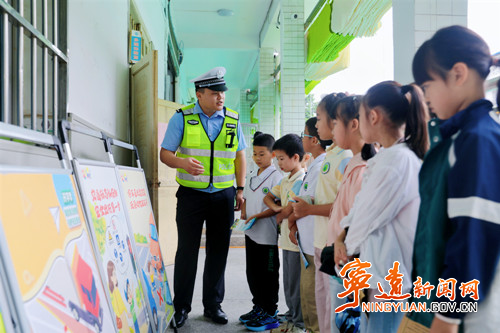 宁远县公安局:进校园上好“开学安全第一课”2_副本500.jpg 宁远县公安局:进校园上好“开学安全第一课”2_副本500.jpg