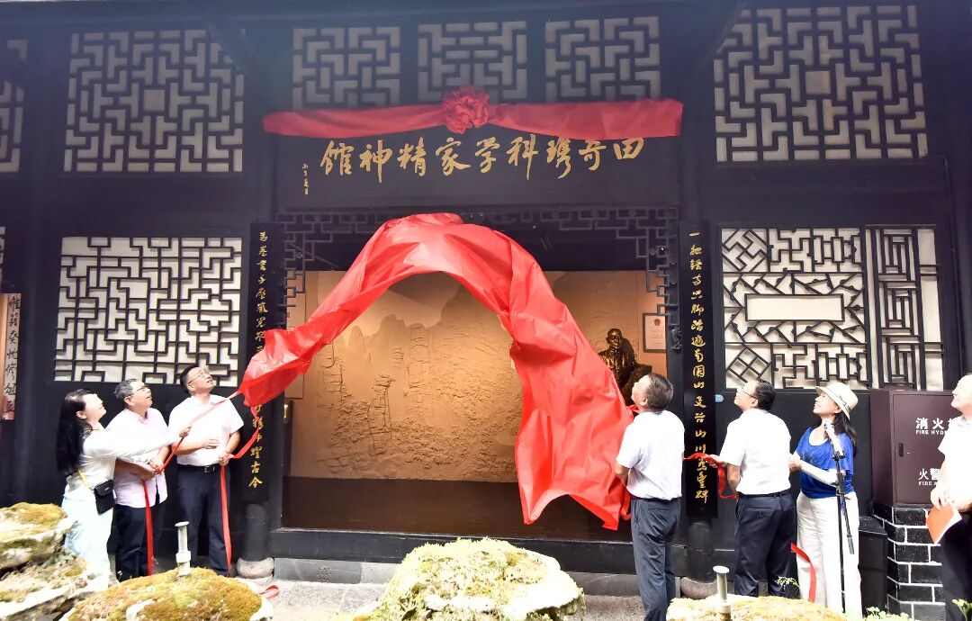 张潘.JPG