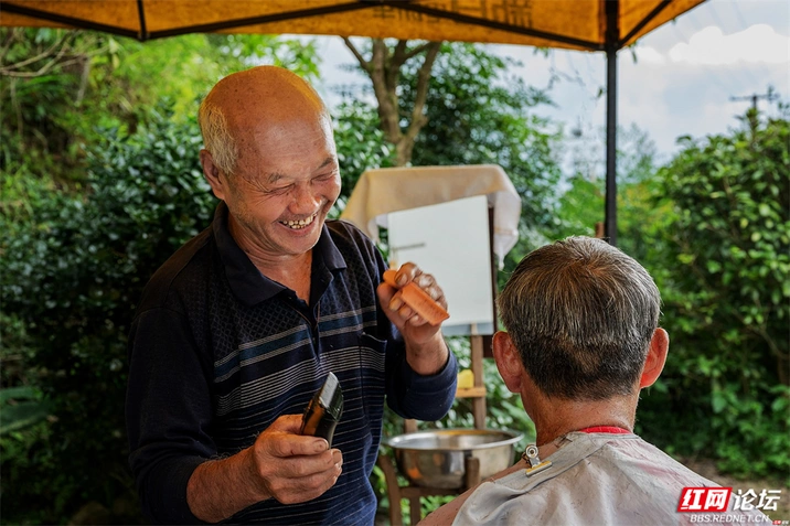 湖南这座避暑小山村，藏着一位让游客舍不得走的理发师