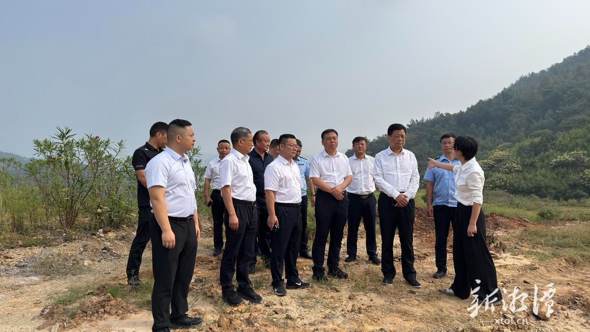 9月17日,督察组再次来到龙洞水库实地查看整改进展。(全媒体记者 王希台 摄).jpg