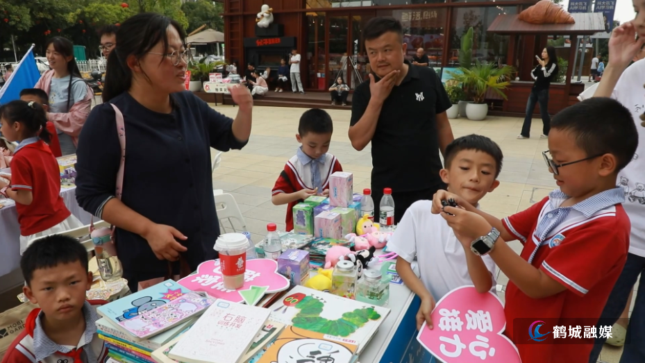 怀青公益市集开市 中小学生摆摊义卖助学 初编.mp4_20260920_163006.322.jpg 怀青公益市集开市 中小学生摆摊义卖助学 初编.mp4_20260920_163006.322.jpg
