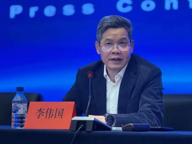 中国农业机械化协会会长李伟国答记者问