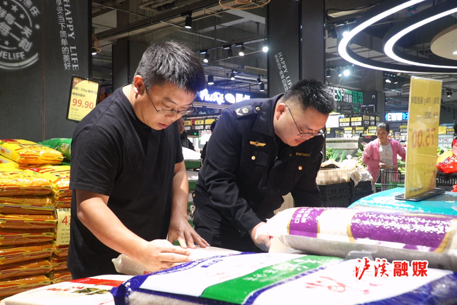 市监局检查.jpg 市监局检查.jpg