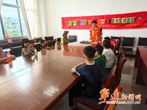 宁远县民政局:开展儿童安全宣讲活动_副本500.jpg 宁远县民政局:开展儿童安全宣讲活动_副本500.jpg