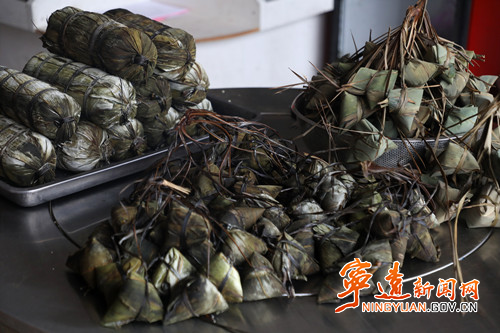 宁远:古法草灰水粽飘香3_副本500.jpg 宁远:古法草灰水粽飘香3_副本500.jpg