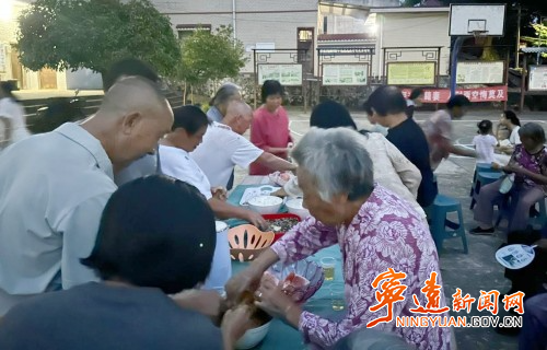 宁远县清水桥镇:开展中秋节走访慰问暨“舜(顺)心谈”板凳会活动_副本500.jpg 宁远县清水桥镇:开展中秋节走访慰问暨“舜(顺)心谈”板凳会活动_副本500.jpg
