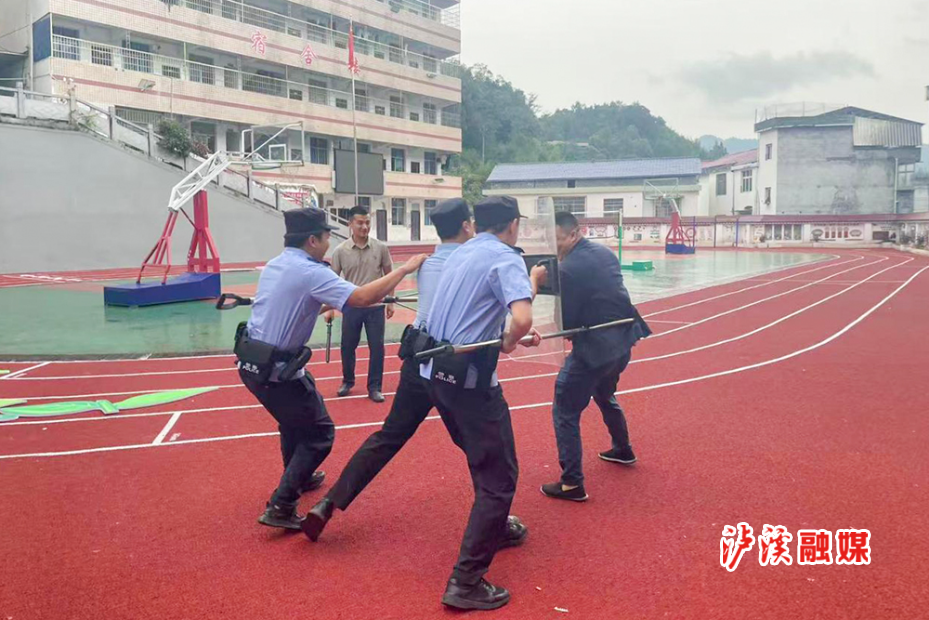 白羊溪校园防爆演练.jpg2.jpg 白羊溪校园防爆演练.jpg2.jpg