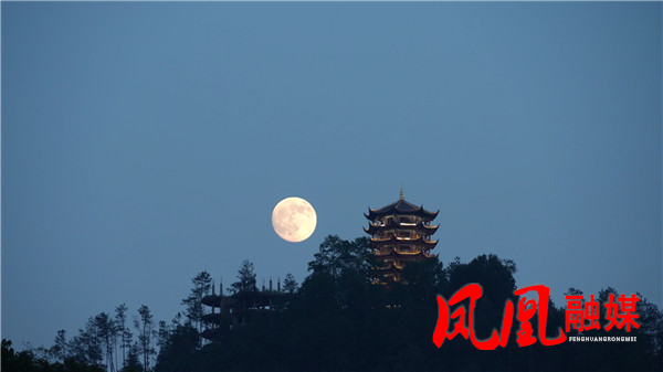 (共度中秋假期） 2026凤凰古城中秋晚[00_04_25][20260926-123806].jpg