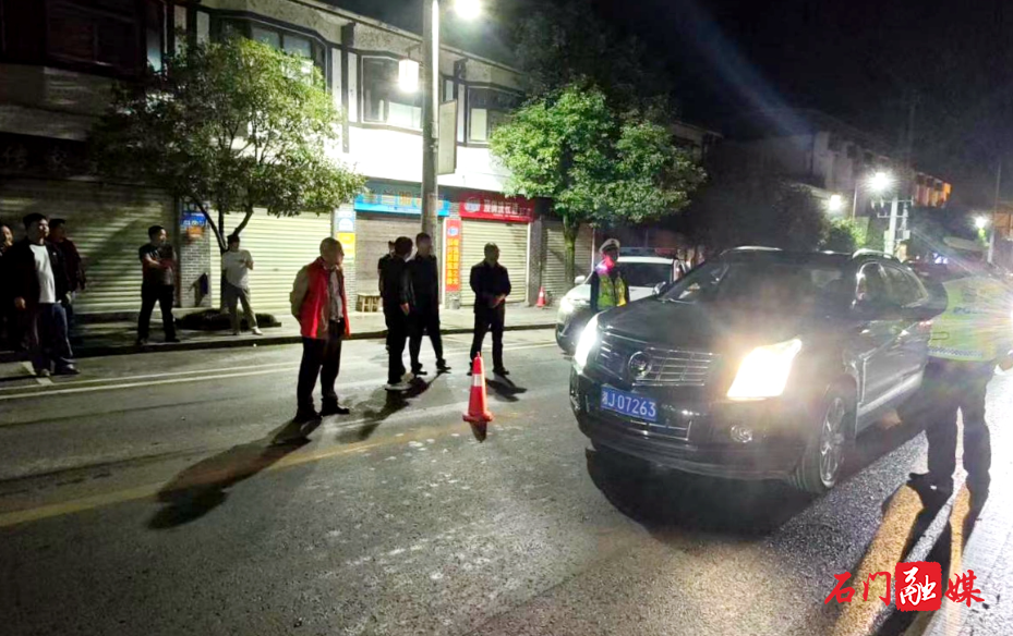 壶瓶山镇：开展国庆节前联合夜查 筑牢1.jpg