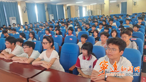 宁远二中开展新学期法治教育专题讲座_副本500.jpg 宁远二中开展新学期法治教育专题讲座_副本500.jpg