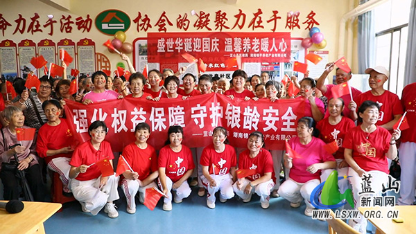 县民政局:盛世华诞迎国庆 温馨养老暖人心.jpg 县民政局:盛世华诞迎国庆 温馨养老暖人心.jpg