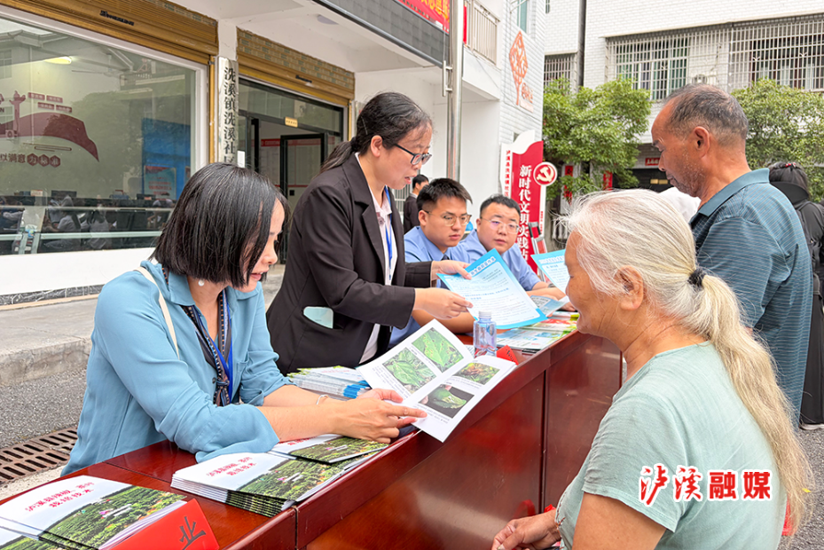 州县政协委员开展志愿服务活动 (2).JPG 州县政协委员开展志愿服务活动 (2).JPG