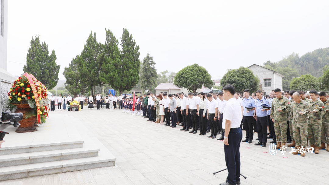 cfd93cb2368ca39a424382892ffd032d.jpg