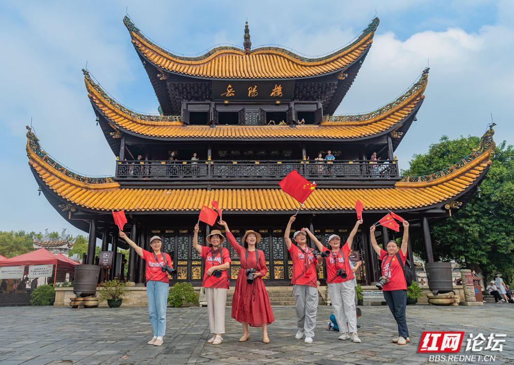 国庆我来拍：你与国旗同框的样子，真好看