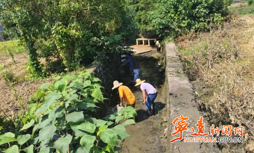 宁远县文庙街道:扮靓村庄欢度佳节1_副本500.jpg 宁远县文庙街道:扮靓村庄欢度佳节1_副本500.jpg