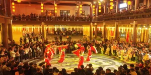 灯火映长假 夜游释放假期经济新潜力