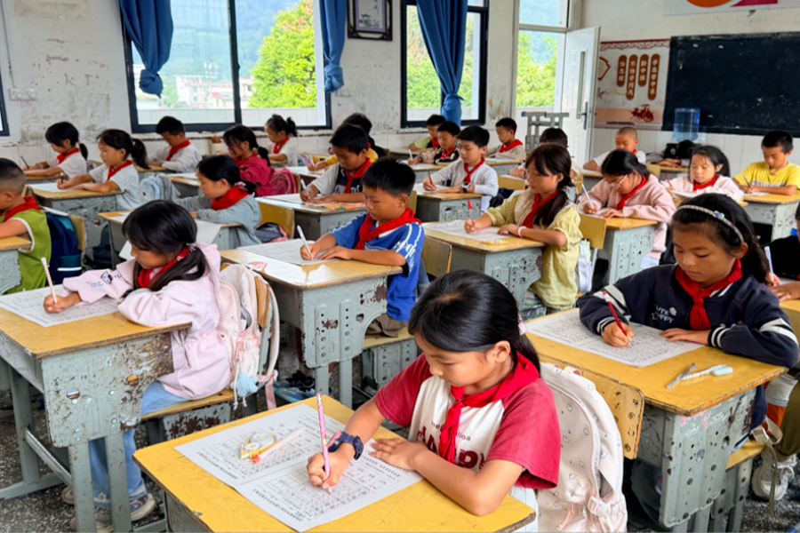 补抽中心小学推普周活动纪实