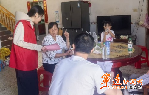 宁远县水市镇：入户宣讲暖民心 文明新风入万家_副本500.jpg